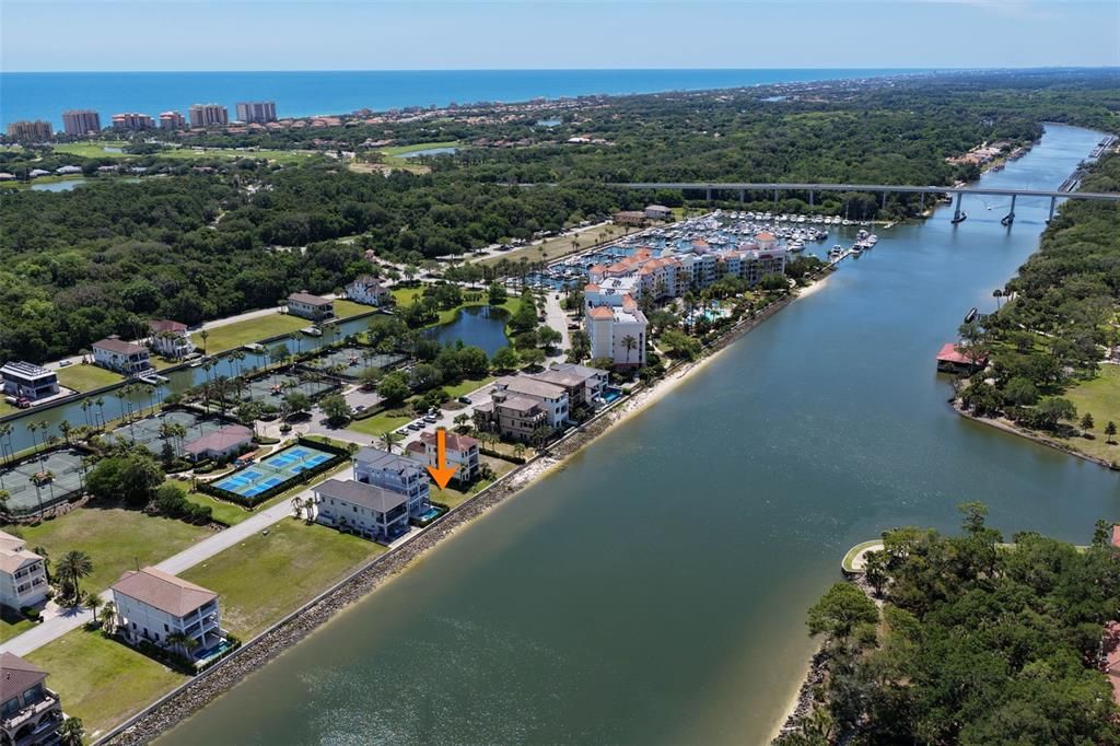 На продажу: $295,000 (0.11 acres)