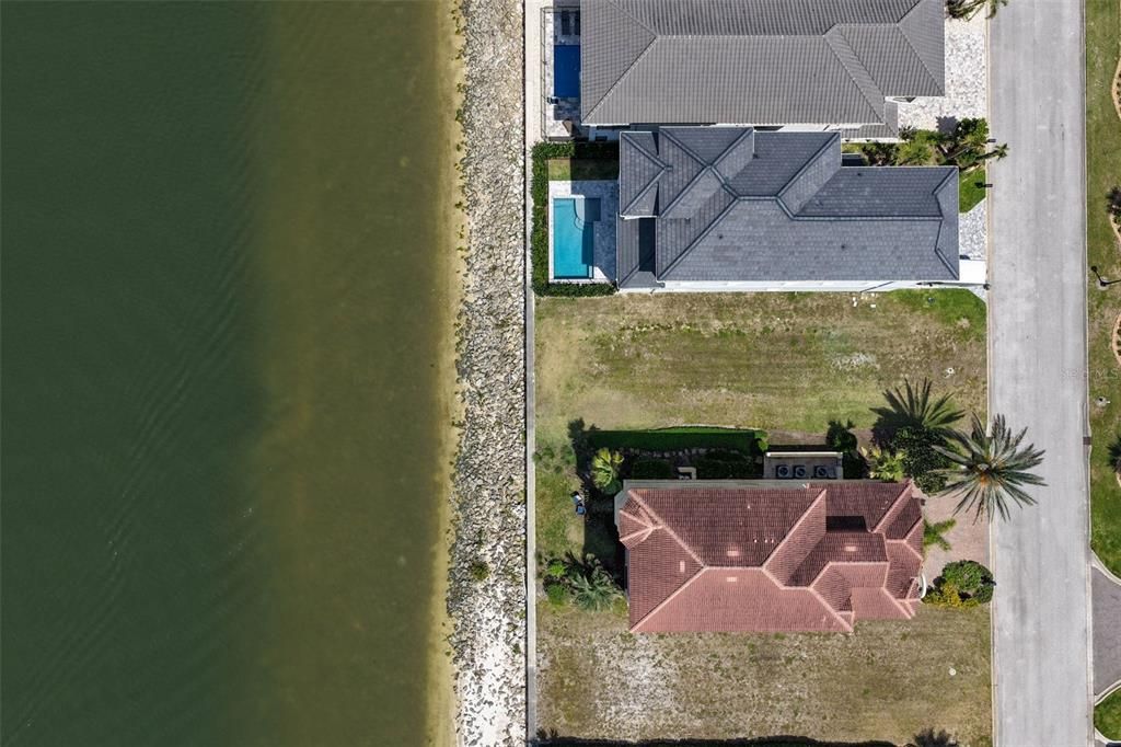 На продажу: $295,000 (0.11 acres)