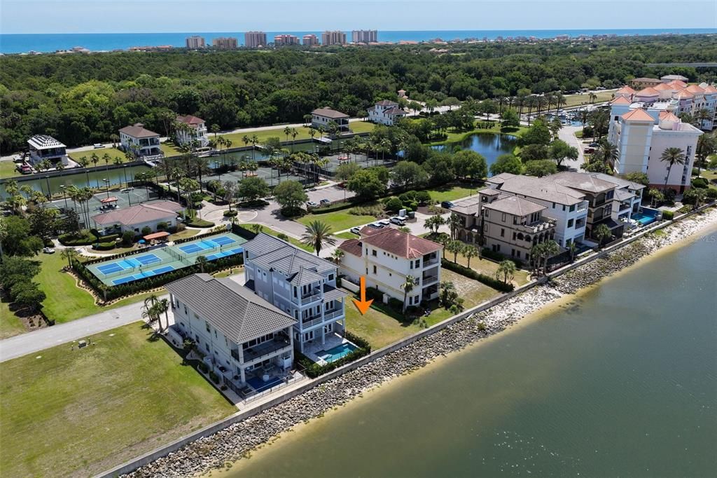 На продажу: $295,000 (0.11 acres)