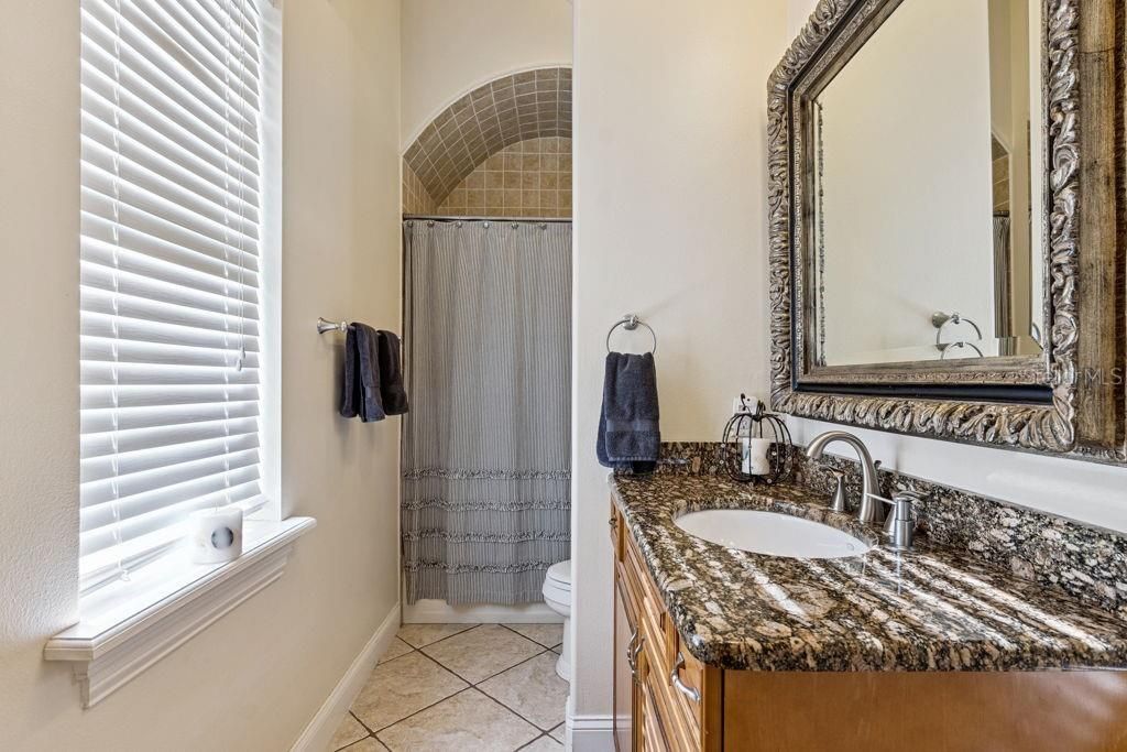 En Venta: $1,200,000 (5 camas, 4 baños, 3951 Pies cuadrados)