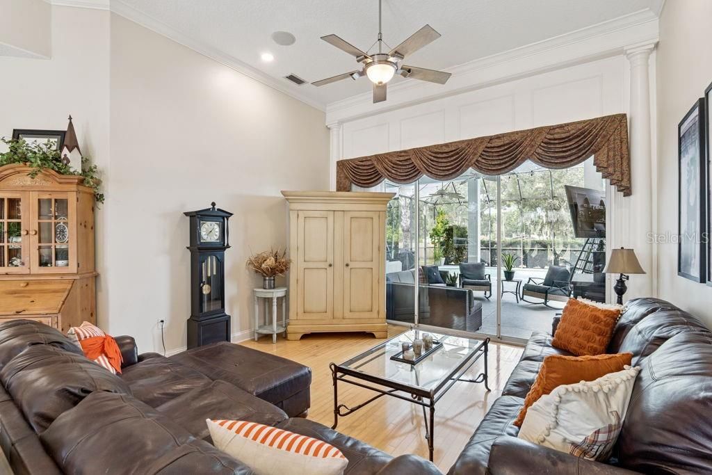 En Venta: $1,200,000 (5 camas, 4 baños, 3951 Pies cuadrados)