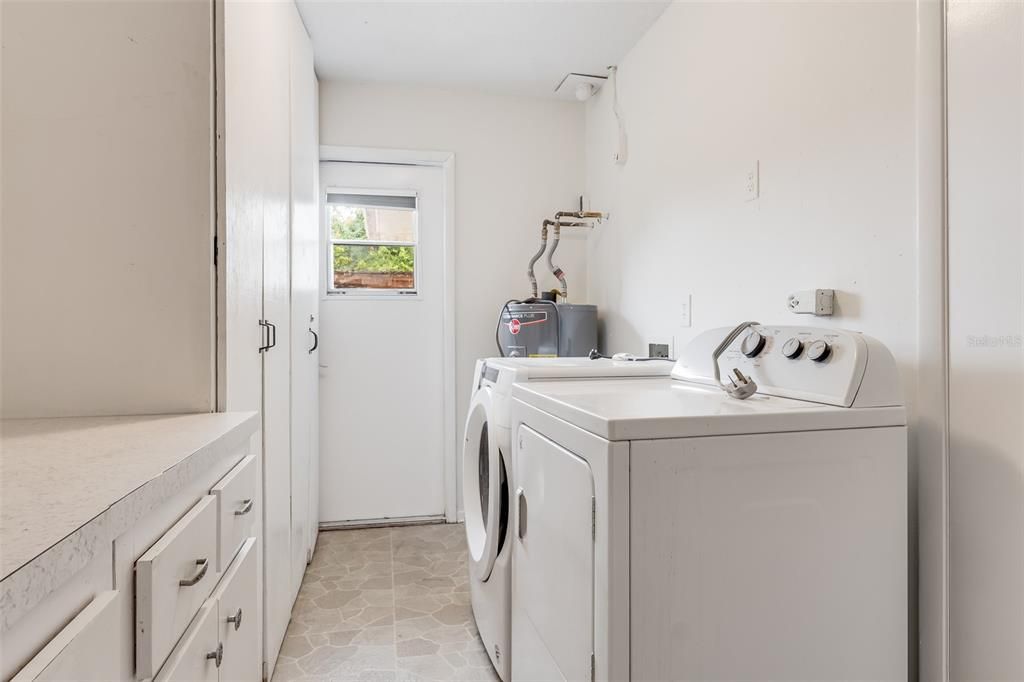 For Sale: $169,900 (2 beds, 2 baths, 1119 Square Feet)