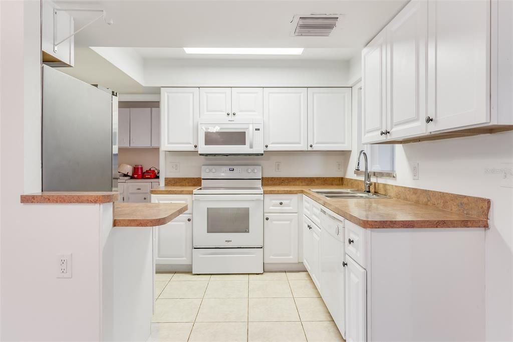 For Sale: $169,900 (2 beds, 2 baths, 1119 Square Feet)