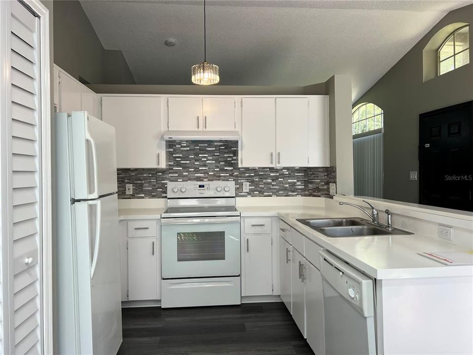 В аренду: $1,795 (3 спален, 2 ванн, 1210 Квадратных фут)
