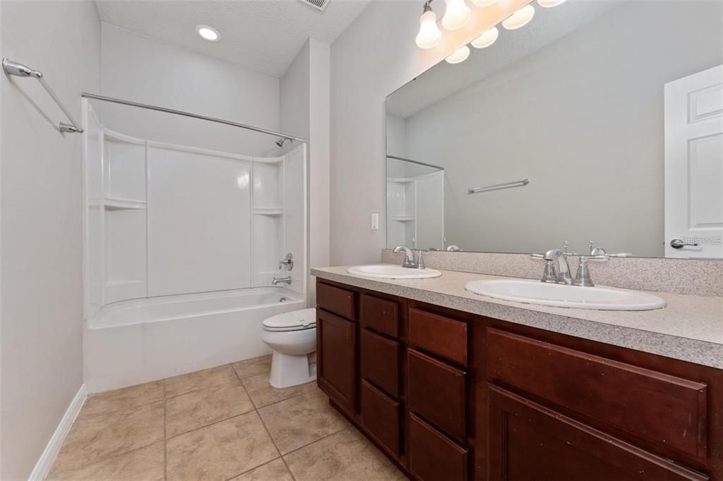 For Rent: $2,650 (4 beds, 2 baths, 2144 Square Feet)
