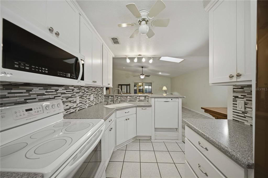 For Sale: $209,900 (2 beds, 2 baths, 1419 Square Feet)