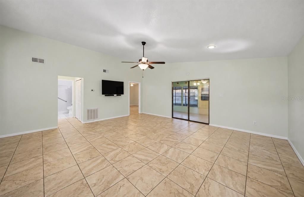 For Sale: $209,900 (2 beds, 2 baths, 1419 Square Feet)