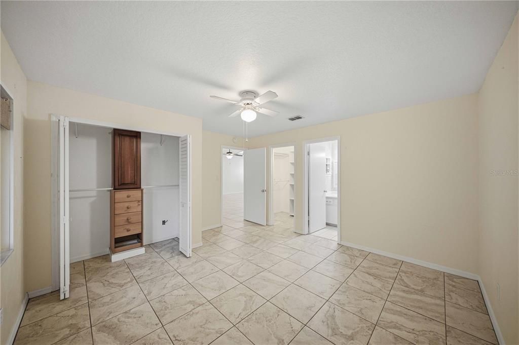 For Sale: $209,900 (2 beds, 2 baths, 1419 Square Feet)