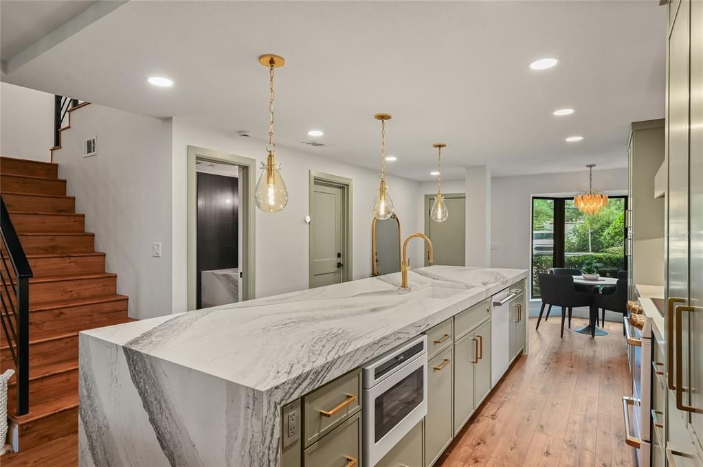 En Venta: $799,000 (2 camas, 2 baños, 1359 Pies cuadrados)