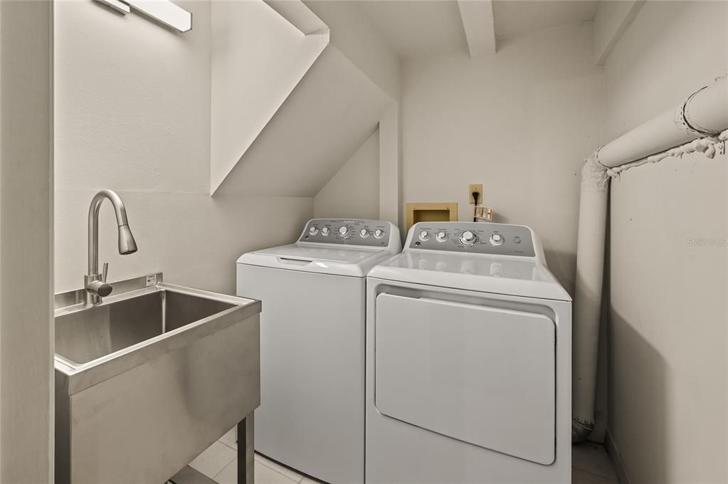En Venta: $799,000 (2 camas, 2 baños, 1359 Pies cuadrados)