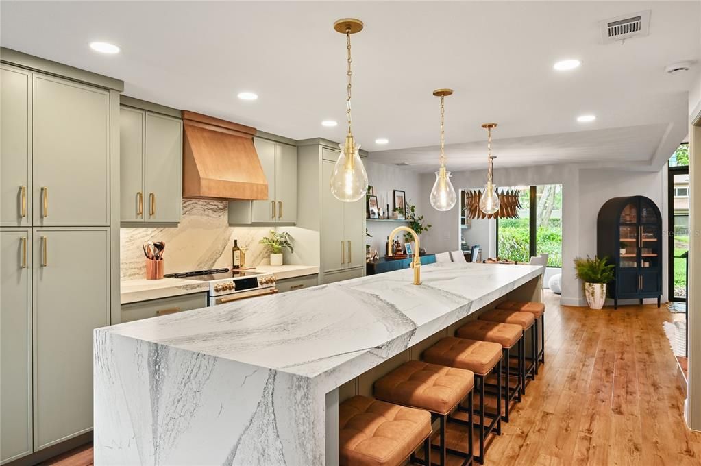 En Venta: $799,000 (2 camas, 2 baños, 1359 Pies cuadrados)