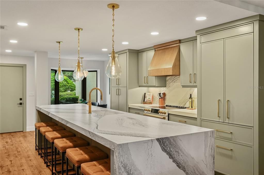 En Venta: $799,000 (2 camas, 2 baños, 1359 Pies cuadrados)