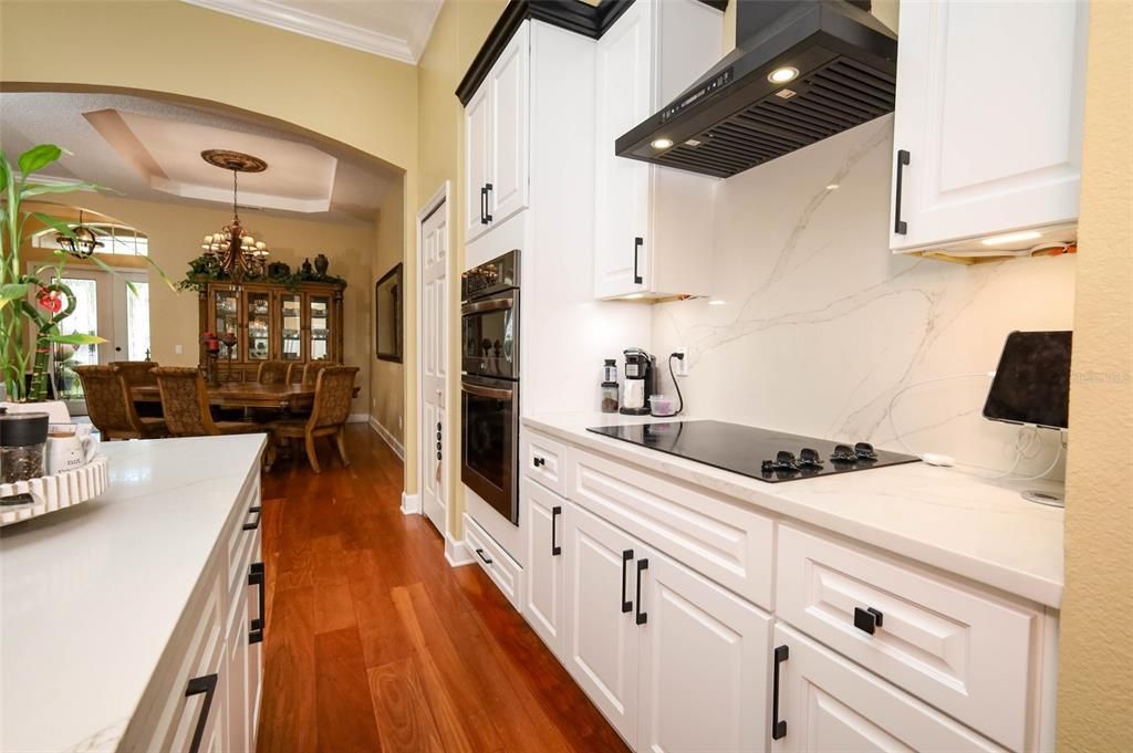 En Venta: $699,900 (4 camas, 3 baños, 2520 Pies cuadrados)