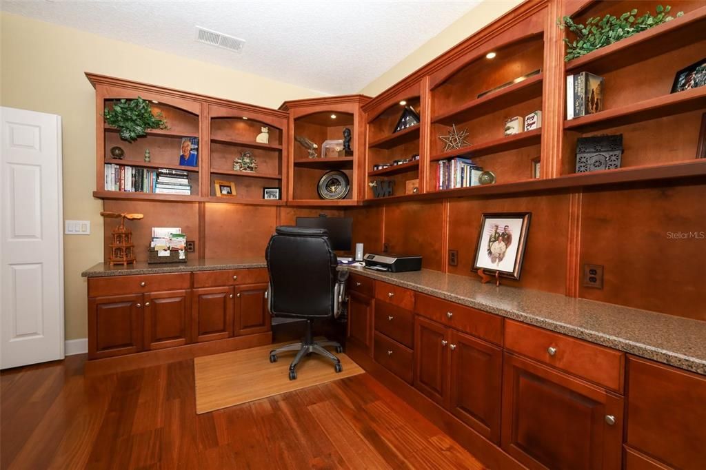 En Venta: $699,900 (4 camas, 3 baños, 2520 Pies cuadrados)