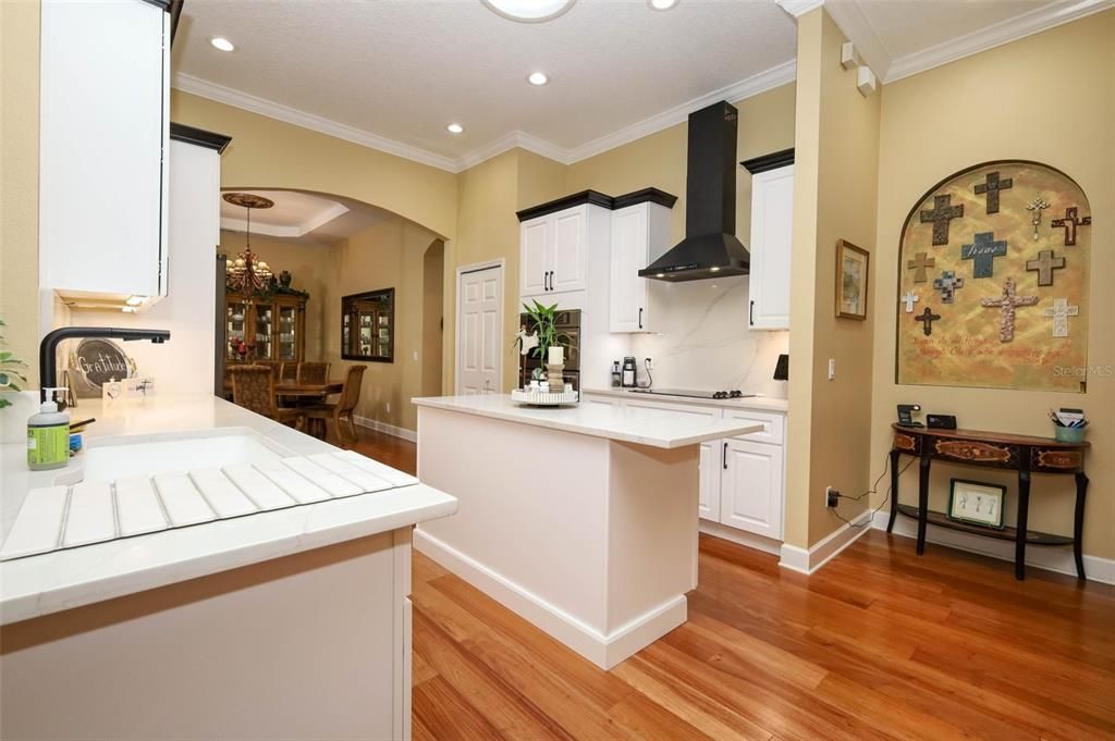 En Venta: $699,900 (4 camas, 3 baños, 2520 Pies cuadrados)