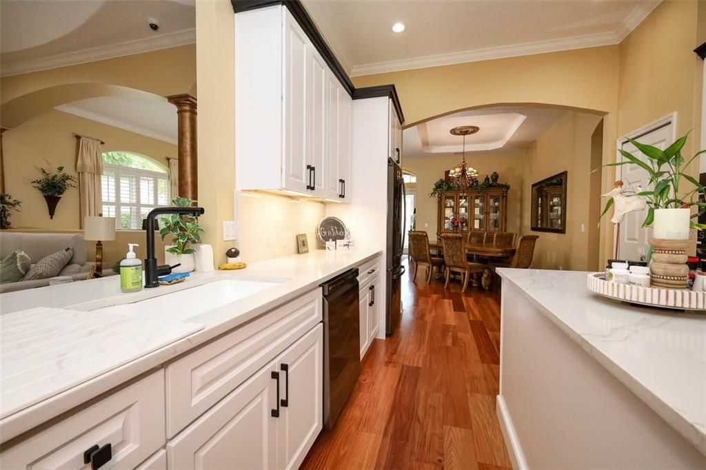 En Venta: $699,900 (4 camas, 3 baños, 2520 Pies cuadrados)