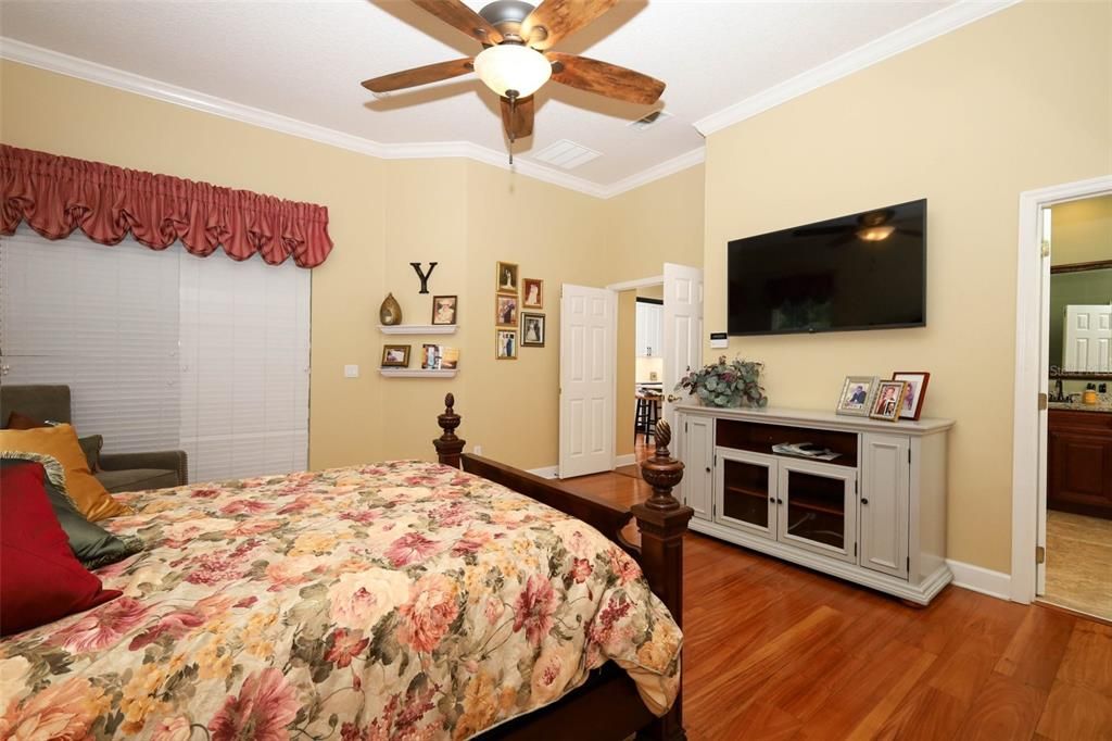 En Venta: $699,900 (4 camas, 3 baños, 2520 Pies cuadrados)