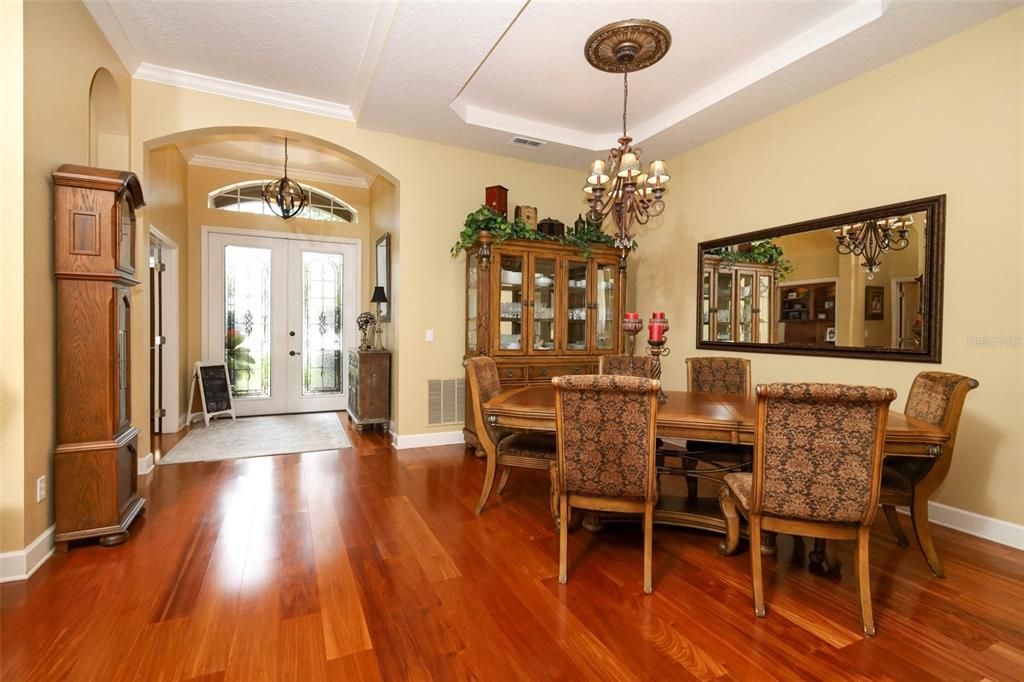 En Venta: $699,900 (4 camas, 3 baños, 2520 Pies cuadrados)