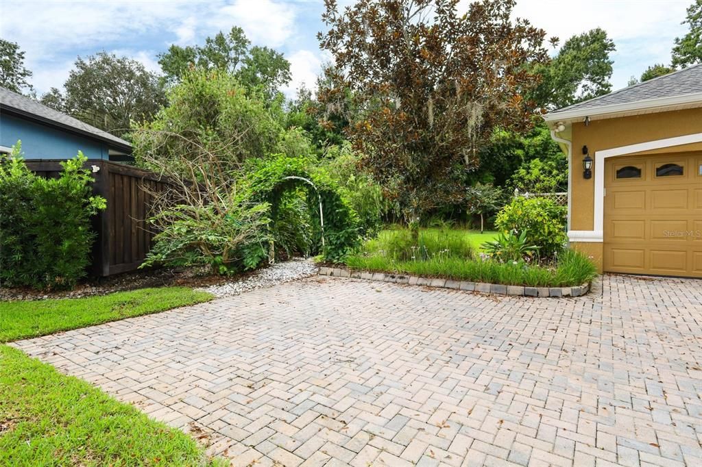 En Venta: $699,900 (4 camas, 3 baños, 2520 Pies cuadrados)