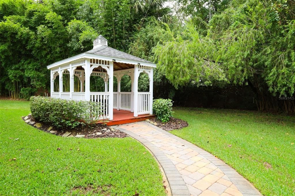 En Venta: $699,900 (4 camas, 3 baños, 2520 Pies cuadrados)