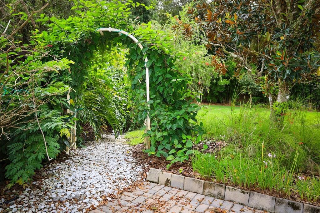 En Venta: $699,900 (4 camas, 3 baños, 2520 Pies cuadrados)