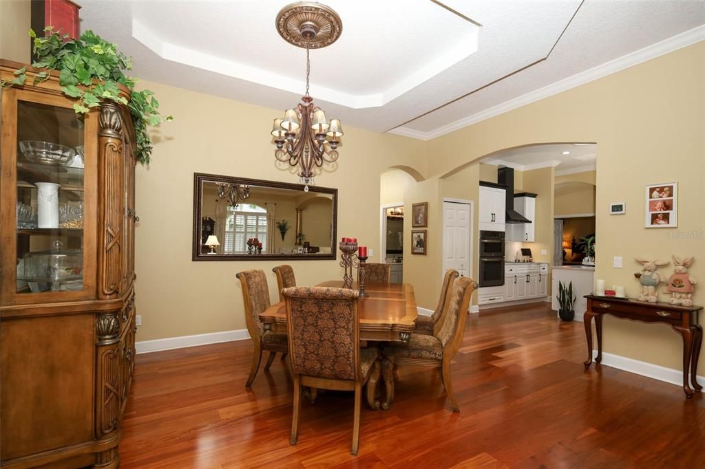 En Venta: $699,900 (4 camas, 3 baños, 2520 Pies cuadrados)