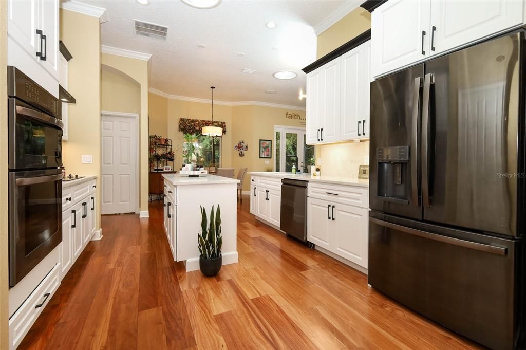 En Venta: $699,900 (4 camas, 3 baños, 2520 Pies cuadrados)