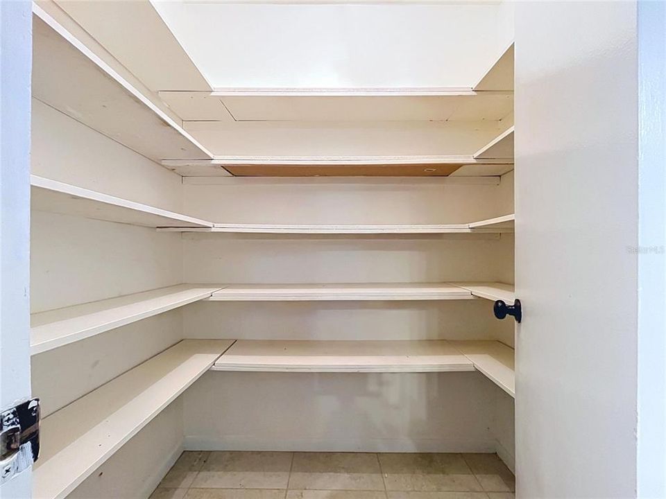 В аренду: $2,400 (4 спален, 2 ванн, 1810 Квадратных фут)