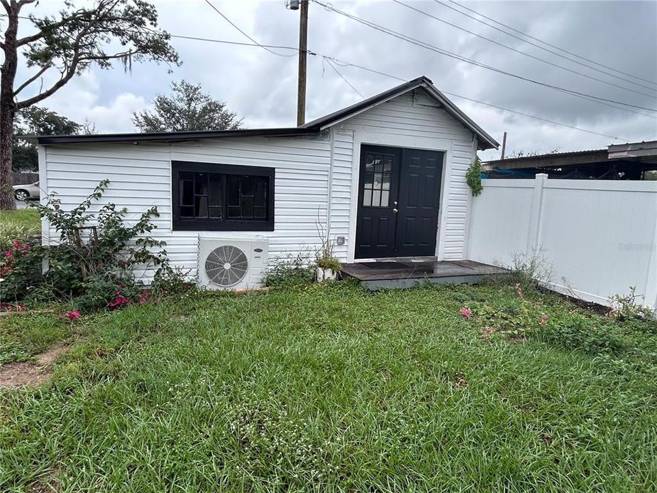 For Sale: $179,900 (2 beds, 2 baths, 1110 Square Feet)
