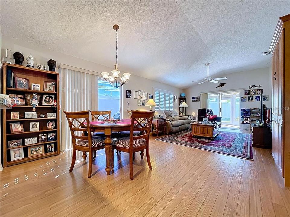 For Sale: $374,900 (2 beds, 2 baths, 1196 Square Feet)