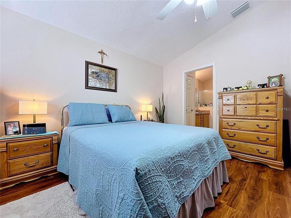 For Sale: $374,900 (2 beds, 2 baths, 1196 Square Feet)