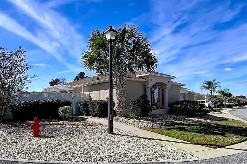 For Sale: $374,900 (2 beds, 2 baths, 1196 Square Feet)