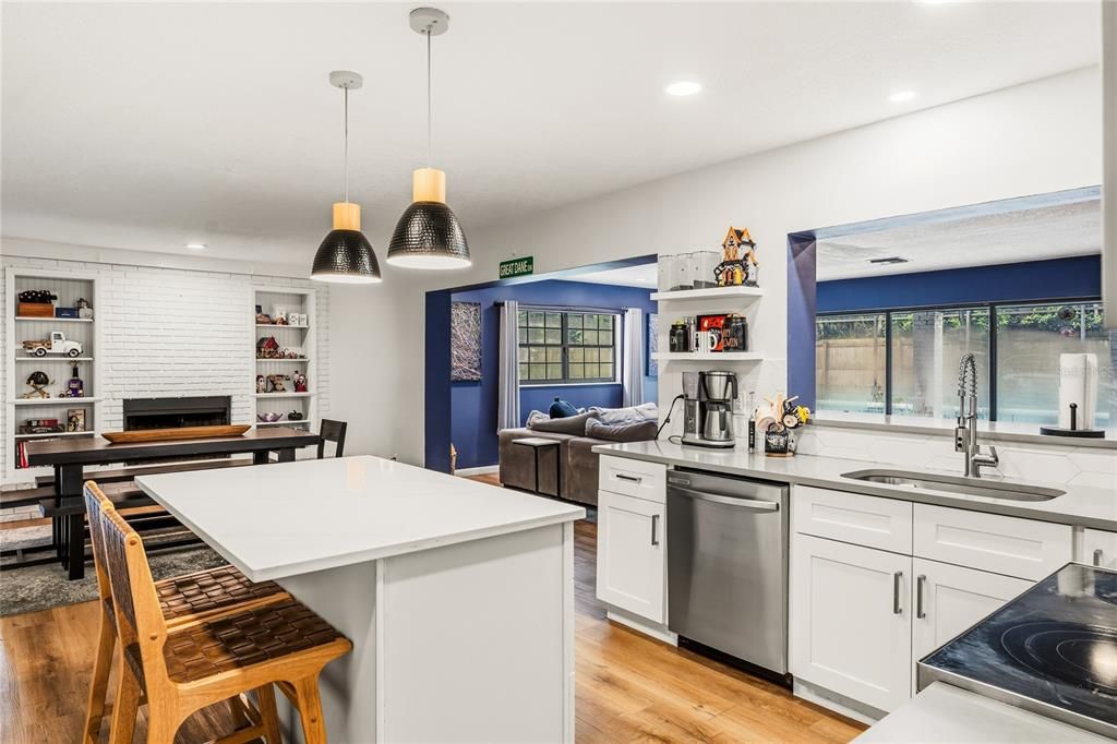 En Venta: $670,000 (4 camas, 2 baños, 2729 Pies cuadrados)