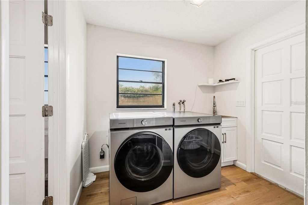 En Venta: $670,000 (4 camas, 2 baños, 2729 Pies cuadrados)