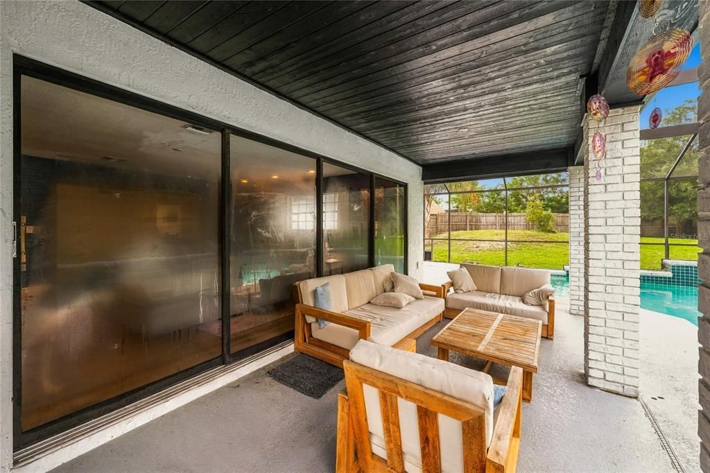 En Venta: $670,000 (4 camas, 2 baños, 2729 Pies cuadrados)