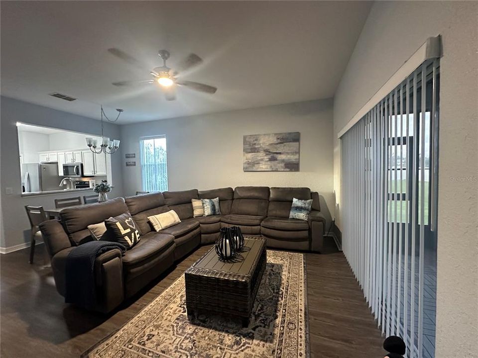 En Venta: $330,000 (4 camas, 3 baños, 1856 Pies cuadrados)