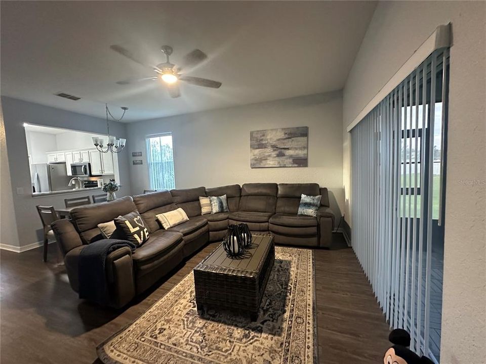 En Venta: $330,000 (4 camas, 3 baños, 1856 Pies cuadrados)