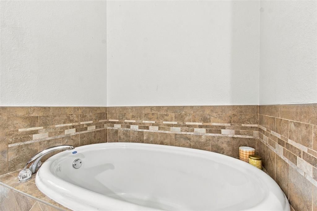 На продажу: $399,000 (3 спален, 2 ванн, 2062 Квадратных фут)