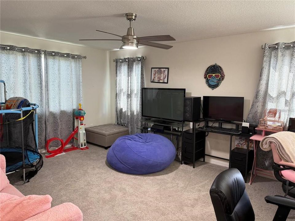 For Rent: $3,000 (5 beds, 2 baths, 2764 Square Feet)