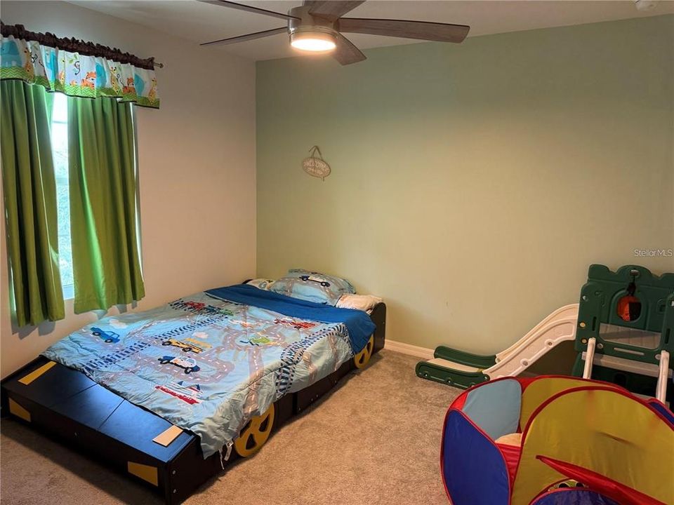 For Rent: $3,000 (5 beds, 2 baths, 2764 Square Feet)