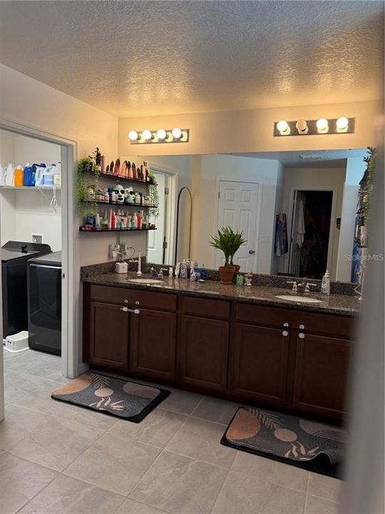 For Rent: $3,000 (5 beds, 2 baths, 2764 Square Feet)