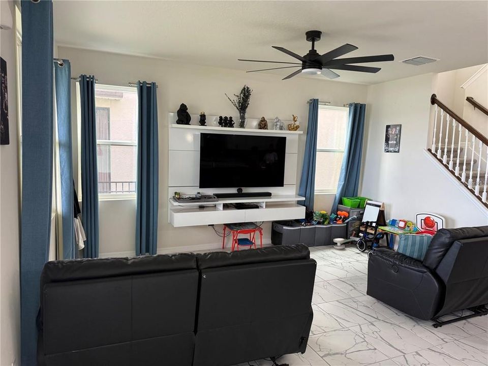 For Rent: $3,000 (5 beds, 2 baths, 2764 Square Feet)