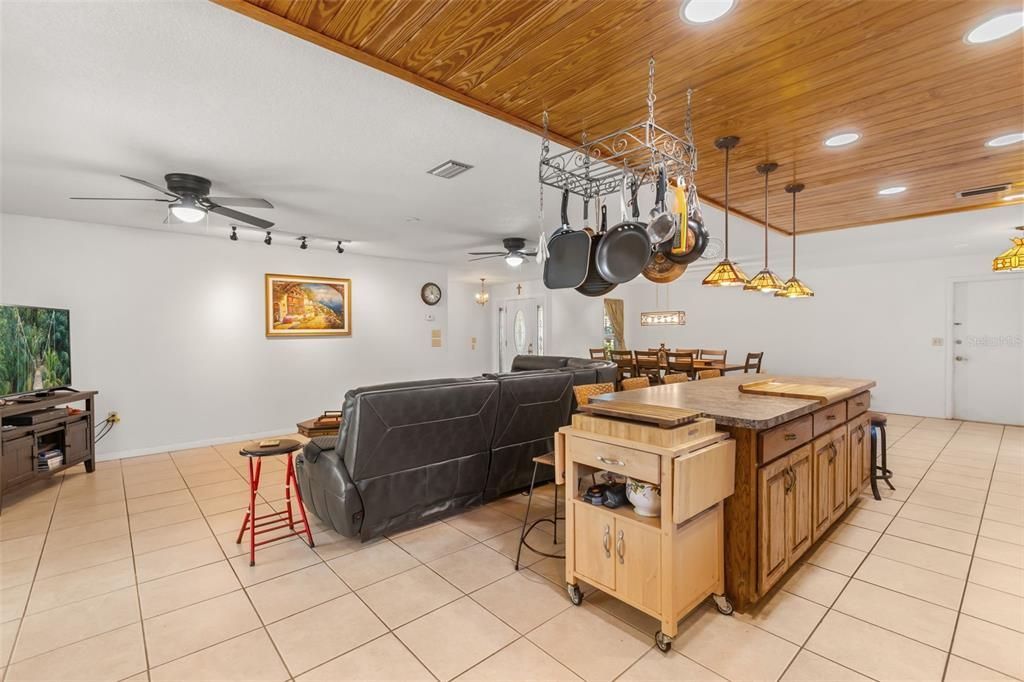 На продажу: $525,000 (3 спален, 2 ванн, 1909 Квадратных фут)