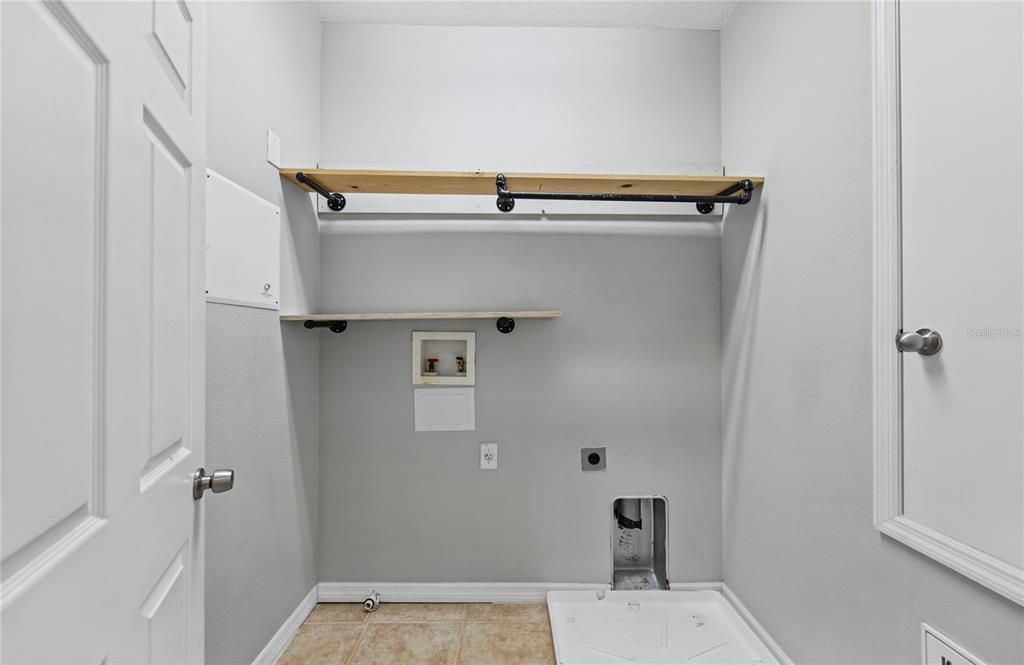 En Venta: $450,000 (3 camas, 2 baños, 2056 Pies cuadrados)