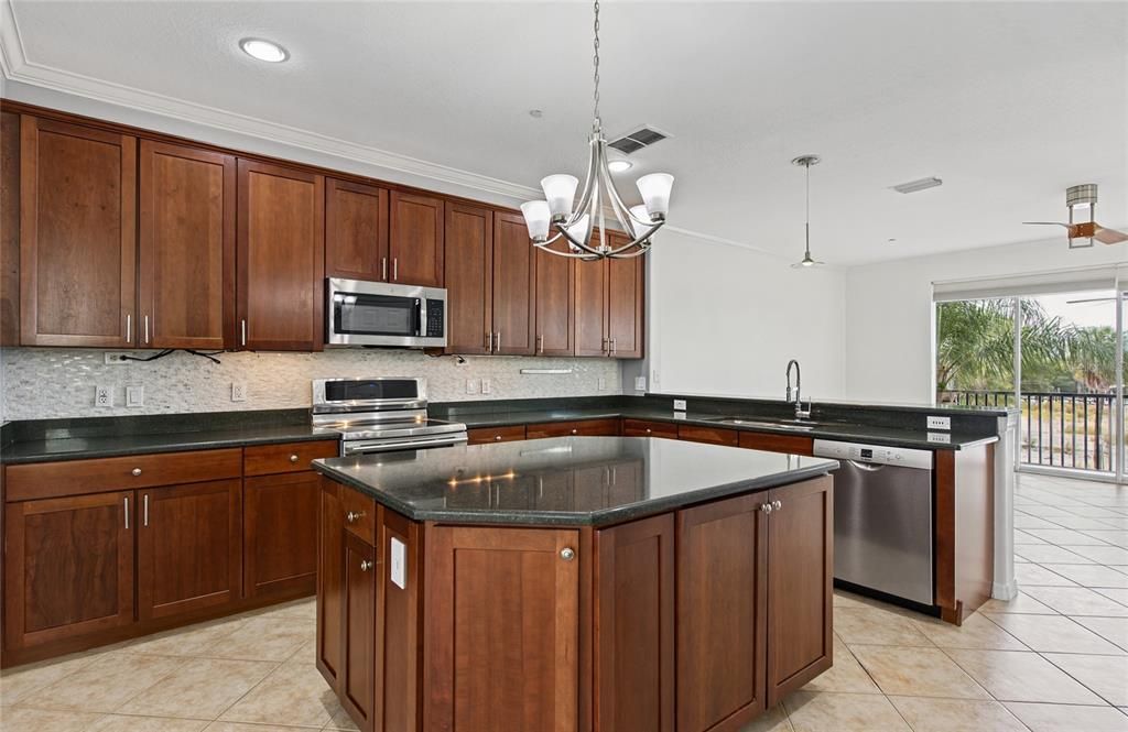 En Venta: $450,000 (3 camas, 2 baños, 2056 Pies cuadrados)