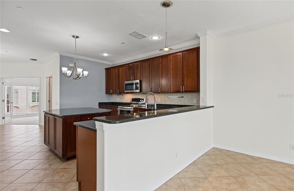 En Venta: $450,000 (3 camas, 2 baños, 2056 Pies cuadrados)