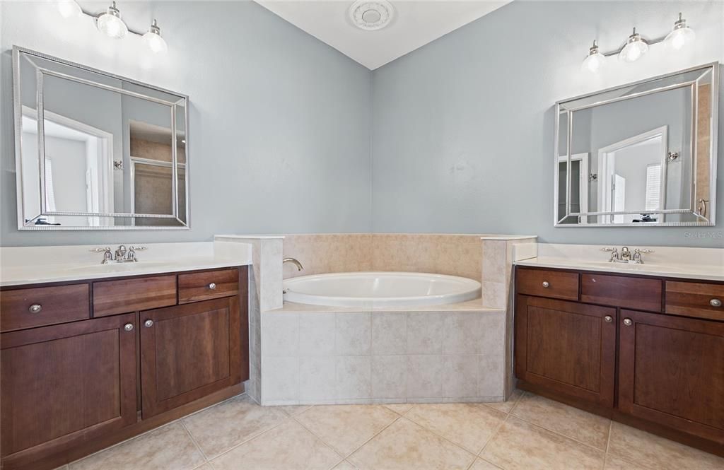 En Venta: $450,000 (3 camas, 2 baños, 2056 Pies cuadrados)