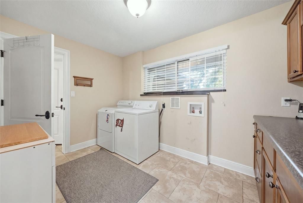 For Sale: $875,000 (4 beds, 3 baths, 2360 Square Feet)