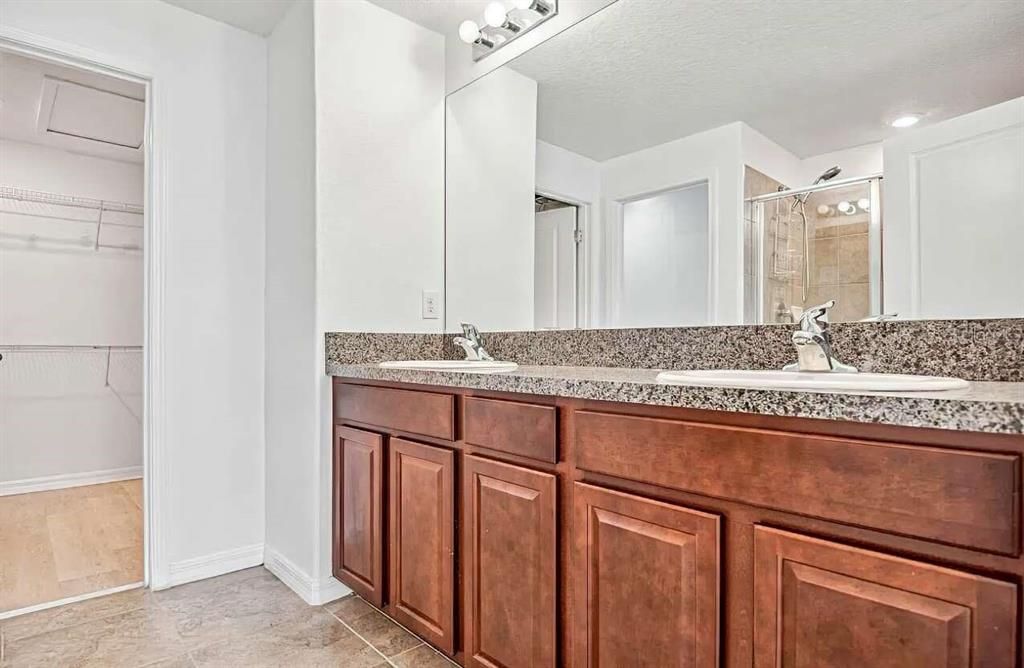For Sale: $299,900 (3 beds, 2 baths, 1601 Square Feet)