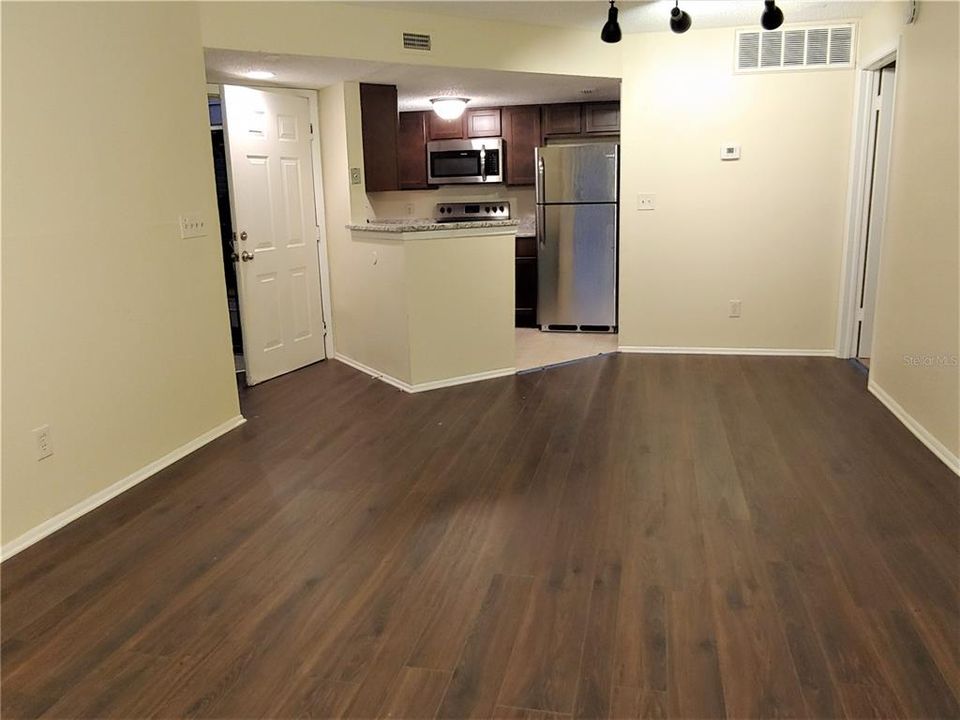 В аренду: $1,400 (2 спален, 2 ванн, 864 Квадратных фут)